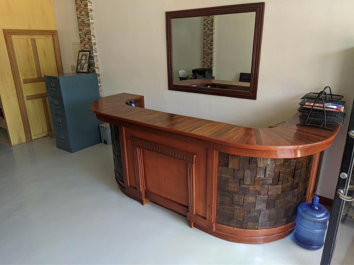 La Casa Milagrosa Hotel Coron Bagian luar foto